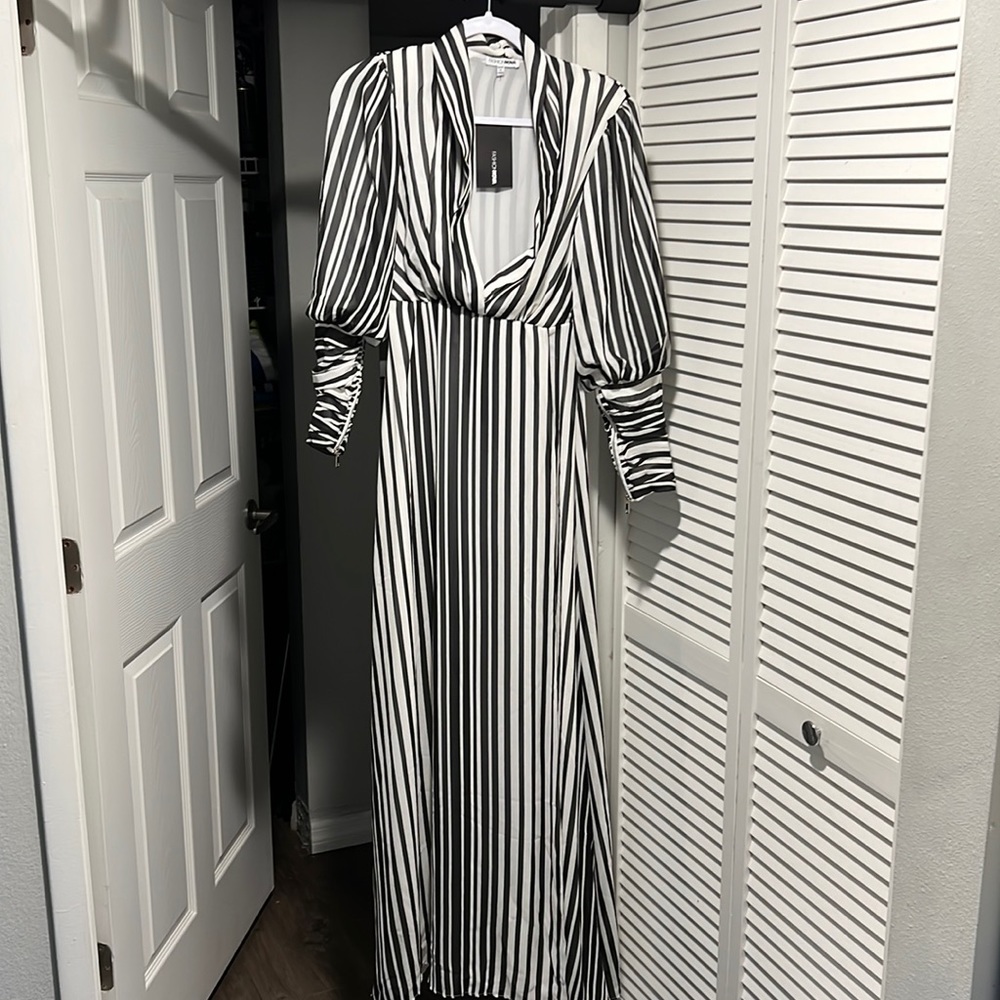 Striped maxi dress w/ slit